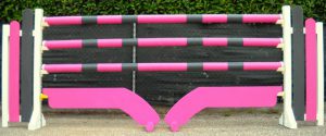 Ostacolo fuxia con cancelletti per equitazione Bisson